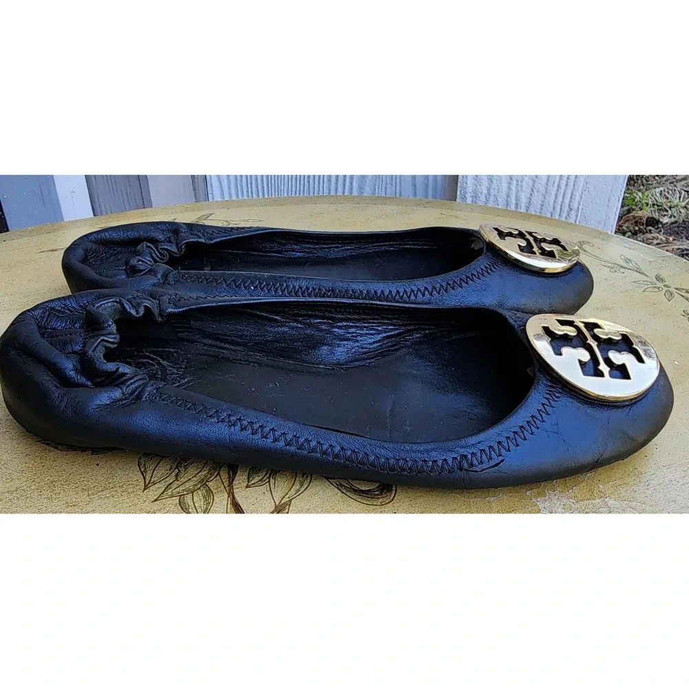 Tory Burch Sz 7.5 Black Leather Reva Ballet Flat Logo Hardware Quiet Luxury